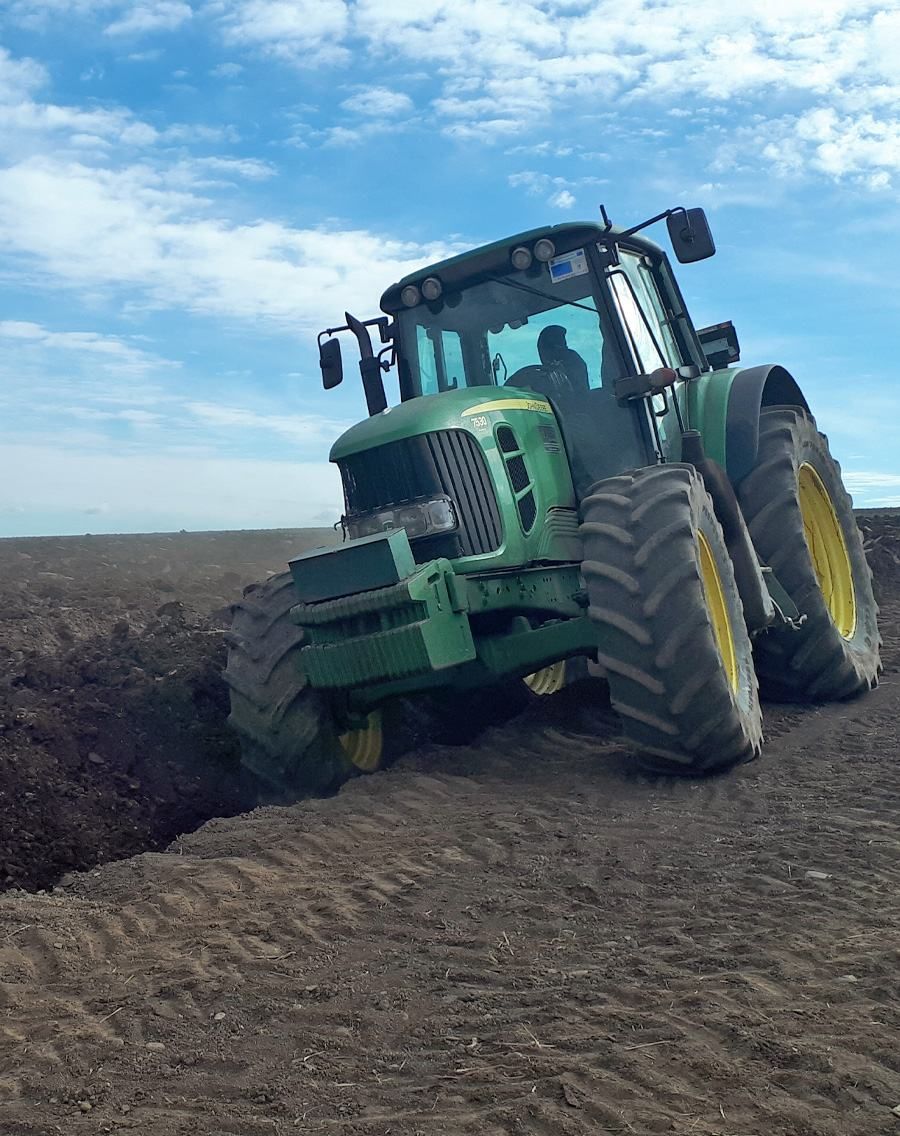 preparazione terreno trattore